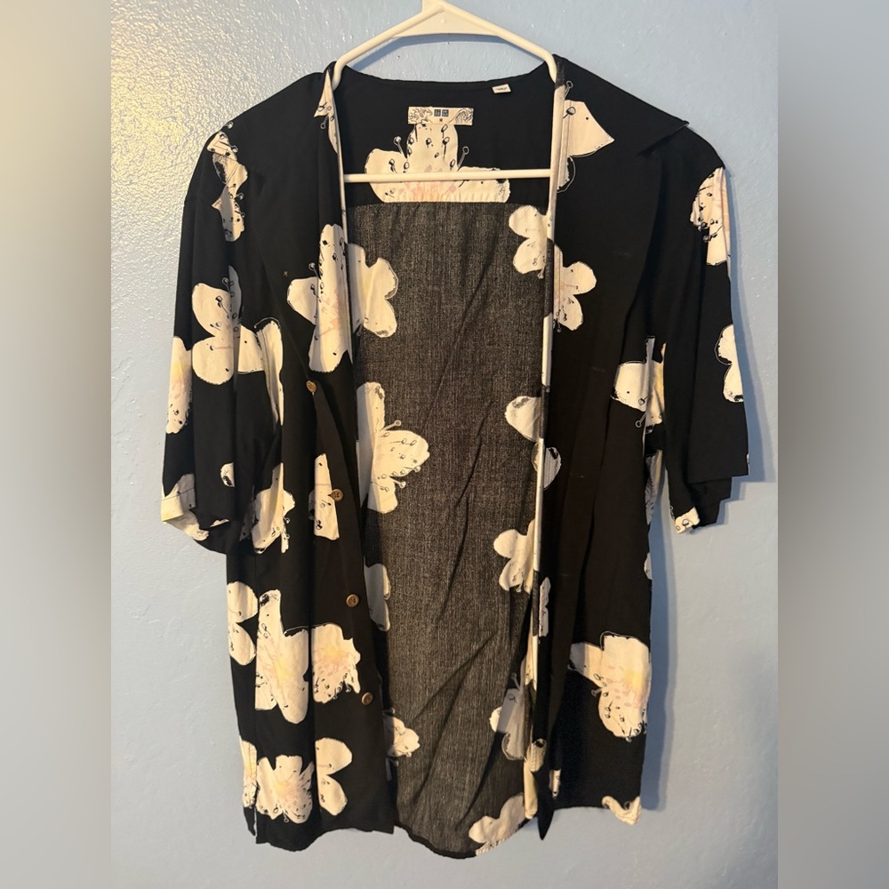✨ Uniqlo Black and White Rainbow Flower Button Down ✨ SALE 3 for $15!